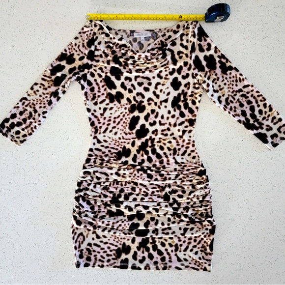 Jenifer Lopez Sexy leopard print mini dress - Picture 1 of 6